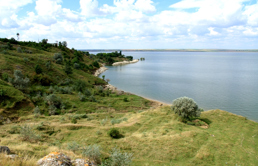 Берег Костештского водохранилища вблизи погранпоста, Костешть, Рышкань