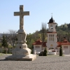 Crucifixul, clopotniţa de deasupra patului şi vederea spre împrejurimile Mănăstirii Curchi, Orhei, 2010